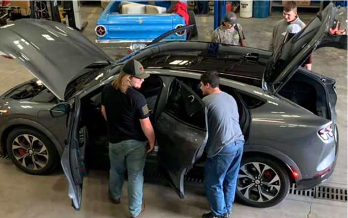 Roseau County Ford in Roseau MN